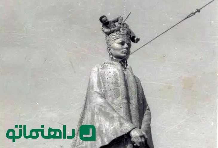 مجسمه غول پیکر فرح پهلوی در منجیل؛ طنابی به دور گردن! + تصاویر
