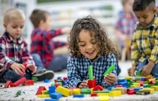 راهنمای فرزند پروری؛ چگونه فرزندانمان را برای آینده‌ای نامعلوم آماده کنیم؟ 