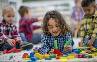 راهنمای فرزند پروری؛ چگونه فرزندانمان را برای آینده‌ای نامعلوم آماده کنیم؟ 