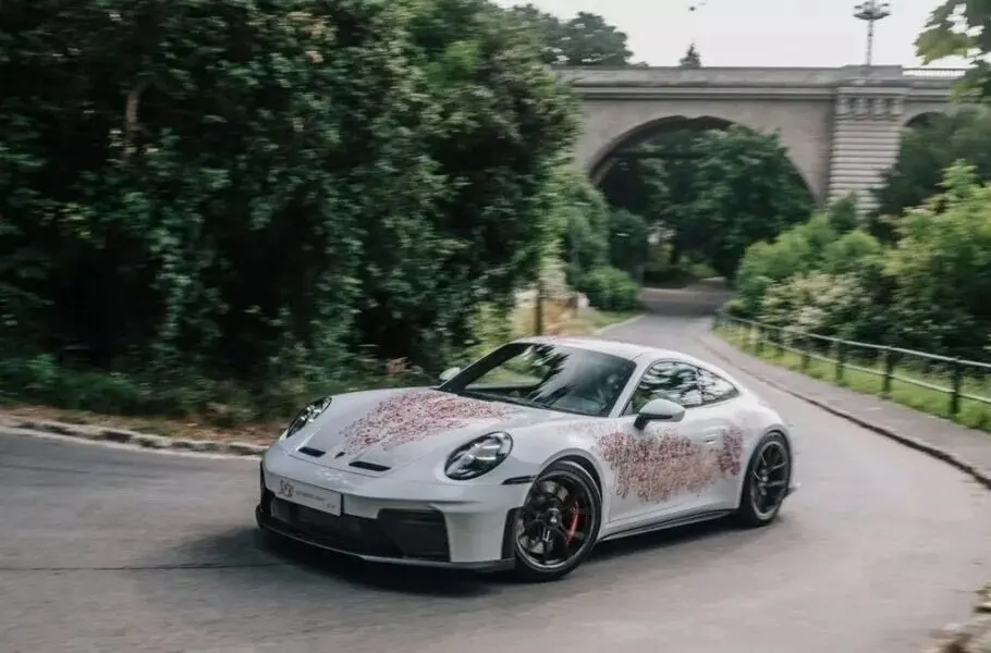 با یکی از خاص‌ترین نمونه‌های پورشه 911 GT3 تورینگ آشنا شوید
