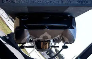 نخستین رانندگی وارونه جهان با ابرخودروی برقی + ویدئو