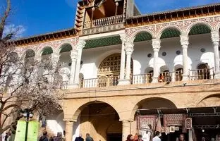 راهنمای سفر: «عمارت خسروآباد»، قصه‌ای از تاریخ و هنر در قلب کردستان + ویدئو
