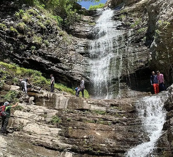 یک روز خاطره‌انگیز در دل آبشارهای تهران؛ راهنمای کامل سفر