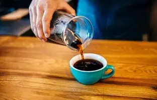 قهوه را فراموش کنید؛ ترفندهای ساده برای بیدارماندن بدون مصرف کافئین 