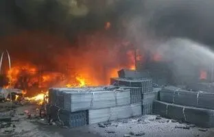 لحظات اولیه آتش‌سوزی بازار آهن شادآباد تهران + ویدئو