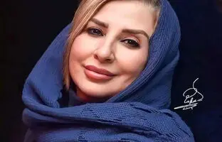 (تصویر) مرجانه گلچین اینبار با استایل دهه شصتی در کنار یک پیکان!
