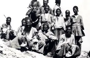 «رعایایی» که به تماشای شاه آمده بودند + تصویر