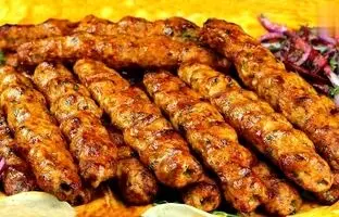 
رئیس اتحادیه غذای سنتی: عرضه کباب کوبیده با قیمت زیر صد هزار تومان، سم فروشی است
