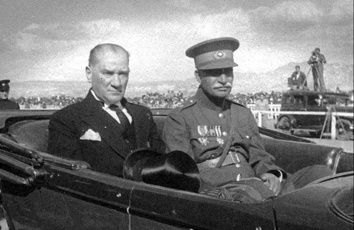 عکس قدیمی: رضا شاه و آتاتورک در سال 1313