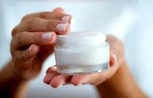 کرم‌پودرها، مرطوب‌کننده‌ها و ماسک‌های خطرناک معرفی شدند/ نام برند معروف بین غیرمجازها
