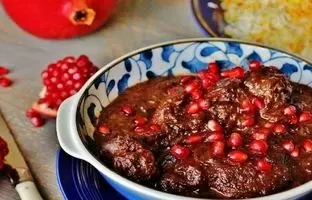 بهترین خورش فسنجان با این مواد اولیه درست میشه