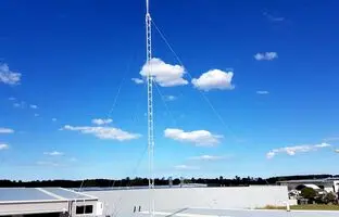 بازی خطرناک دو پسربچه ایرانی در ارتفاع ۱۰۰متری + ویدئو