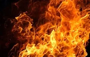 آتش‌سوزی در میدان نقش‌ جهان اصفهان | ۲ واحد مسگری و قلم‌کاری در آتش سوختند + تصاویر
