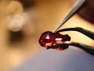 دنبال یاقوت بودند، کمیاب‌ترین گوهر جهان را پیدا کردند + عکس