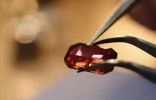 دنبال یاقوت بودند، کمیاب‌ترین گوهر جهان را پیدا کردند + عکس