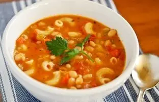 طرز تهیه سوپ ماکارانی مخصوص روز‌های سرد پاییز