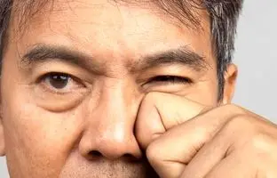 پرش پلک نشانه چیست؟