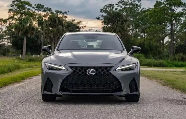لکسوس IS500 آلتیمیت ادیشن با موتور V8 قدرتمند معرفی شد
