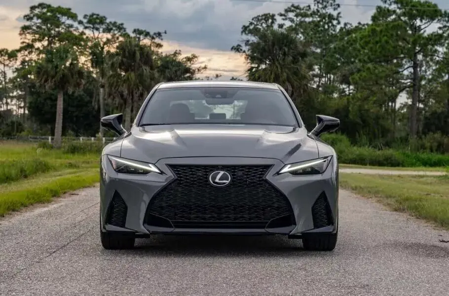 لکسوس IS500 آلتیمیت ادیشن با موتور V8 قدرتمند معرفی شد
