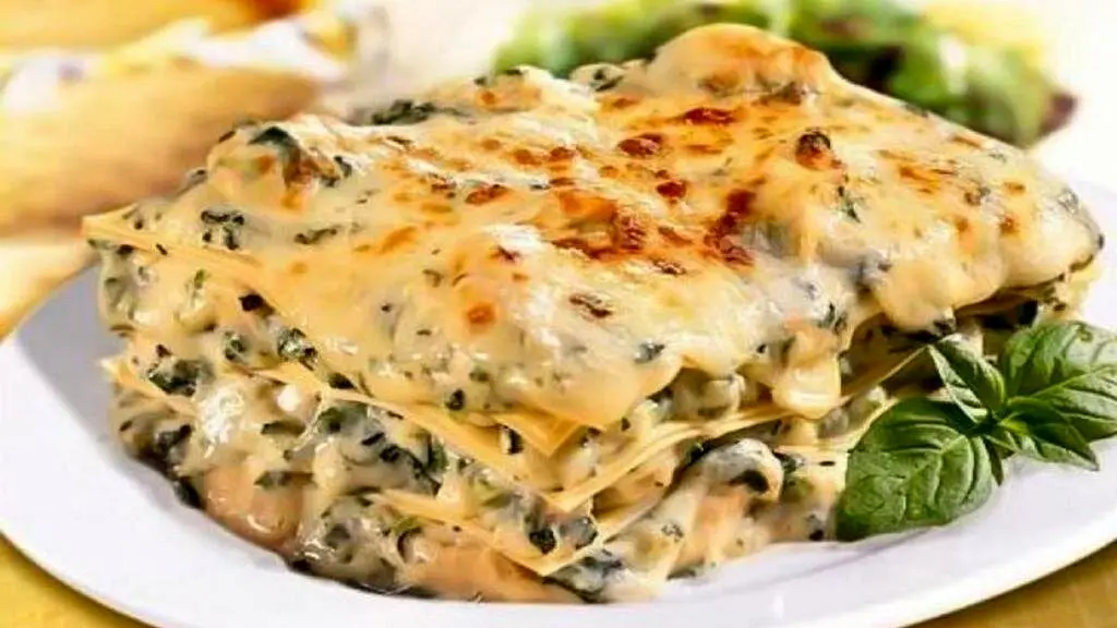 طرز تهیه لازانیای مرغ و ریحان با قارچ و سس بشامل