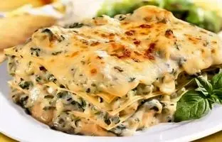 طرز تهیه لازانیای مرغ و ریحان با قارچ و سس بشامل