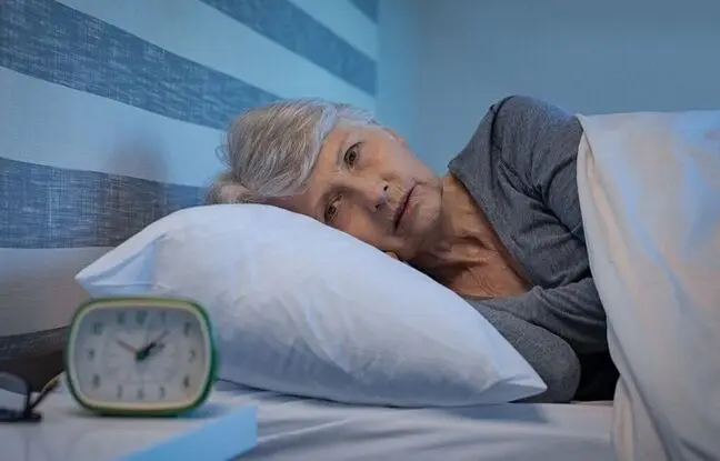 این صدا را جدی بگیرید؛ شنیدن ضربان قلب روی بالش چه معنایی دارد؟ 