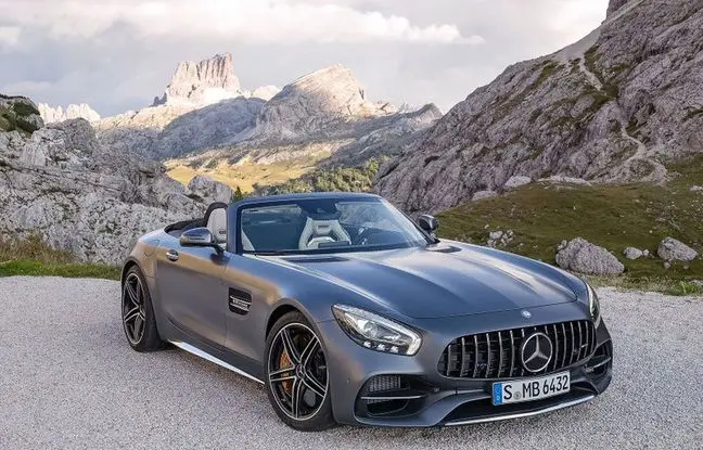 چرا برخی مرسدس‌ بنزها دو باتری دارند؟