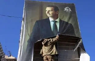 
لحظه‌ی ورود مخالفین مسلح بشار اسد به ساختمان رادیو و تلویزیون سوریه در دمشق + ویدئو
