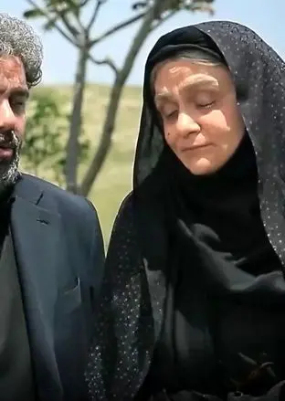 استایل «آق ننه» سریال آنام به همراه همسر و فرزندش