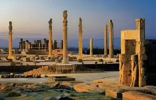 سالم‌ترین ستون تخت جمشید + ویدئو