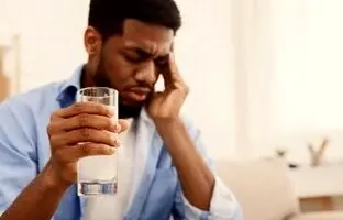 مبتلایان به میگرن این نوع پنیر را مصرف نکنند/ راه‌های پیشگیری از میگرن