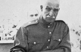 عکس قدیمی: رضاخان قبل پادشاهی در سال 1301 