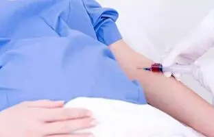 وقتی صداوسیما برای جلوگیری از سقط جنین آزمایش‌های دوران بارداری را زیر سوال می‌برد! + ویدئو