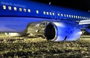 خروج هواپیمای KLM(هواپیمایی سلطنتی هلند) از باند فرودگاه + ویدئو