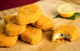 طرز تهیه ناگت خانگی با طعمی بهتر از فست‌فود‌ها + ویدئو