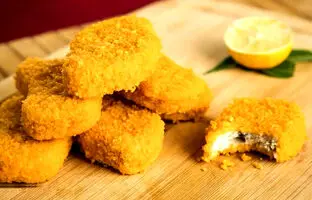 طرز تهیه ناگت خانگی با طعمی بهتر از فست‌فود‌ها + ویدئو