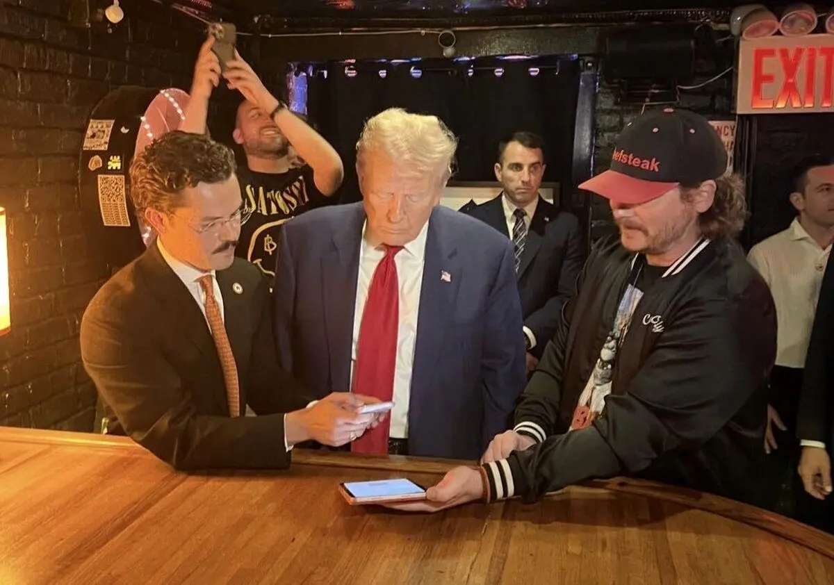 (ویدئو) سیگنال به ارزهای دیجیتال: ترامپ با بیت کوین همبرگر خرید!