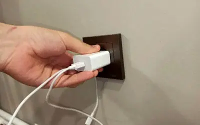  آیا باید شارژرها را همیشه به برق متصل نگه داشت؟ 