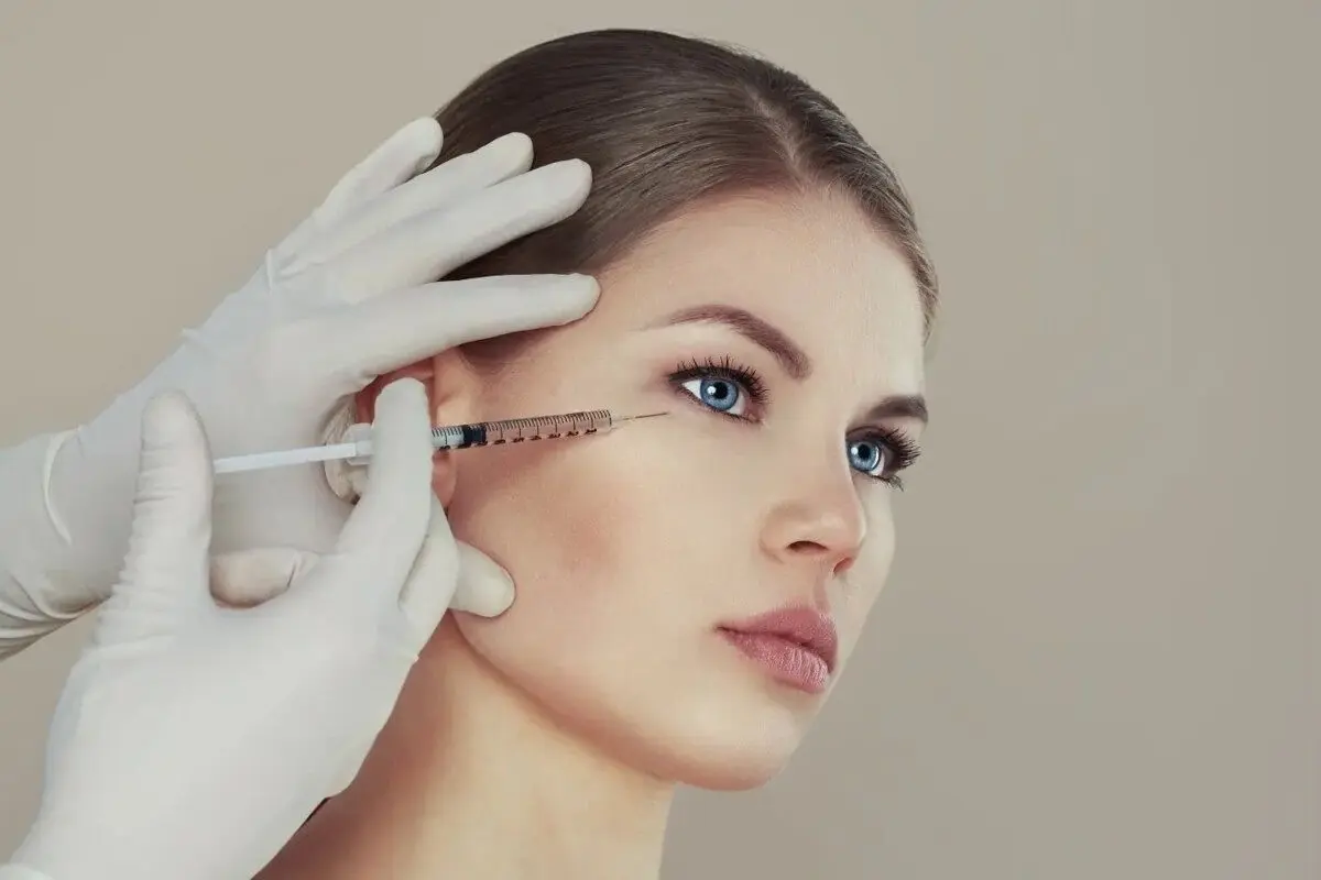 آیا بوتاکس «ژلی‌ رول» واقعاً راه‌حل پف زیر چشم است؟