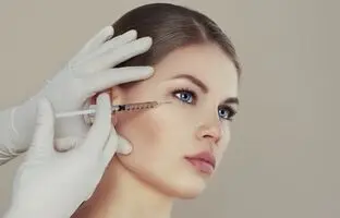 آیا بوتاکس «ژلی‌ رول» واقعاً راه‌حل پف زیر چشم است؟