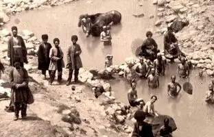 سفر به عصر قاجار؛ آب‌تنی با اسب در چشمۀ «زنانه-مردانه» 