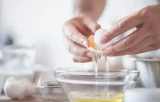چرا پنکیک بوی تخم مرغ می دهد ؟ ؛ بهترین روش برای از بین بردن بوی تخم مرغ در پنکیک