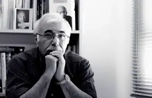 زیباترین اشعار فارسی؛ شعری عاشقانه از محمدعلی بهمنی که بوی غمِ غربت می‌دهد!