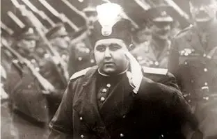 «رضا خان، وزیر جنگ» در کنار «احمد شاه»؛ سال 1299 + عکس