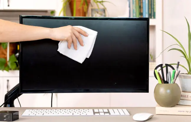 چگونه صفحه نمایش مانیتور خود را تمیز کنیم؟