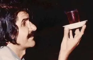 زیباترین اشعار فارسی؛ حسین پناهی از مرگ پیرمرد آلزایمری می‌گوید