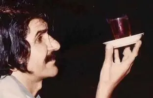 زیباترین اشعار فارسی؛ حسین پناهی از مرگ پیرمرد آلزایمری می‌گوید
