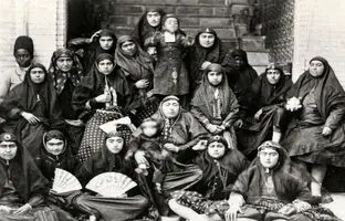 هیچ زنی را نشنیدم بگویند روس‌فیل، انگلیس‌فیل یا آلمان‌فیل است