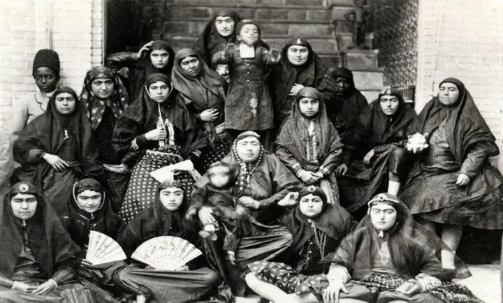 هیچ زنی را نشنیدم بگویند روس‌فیل، انگلیس‌فیل یا آلمان‌فیل است