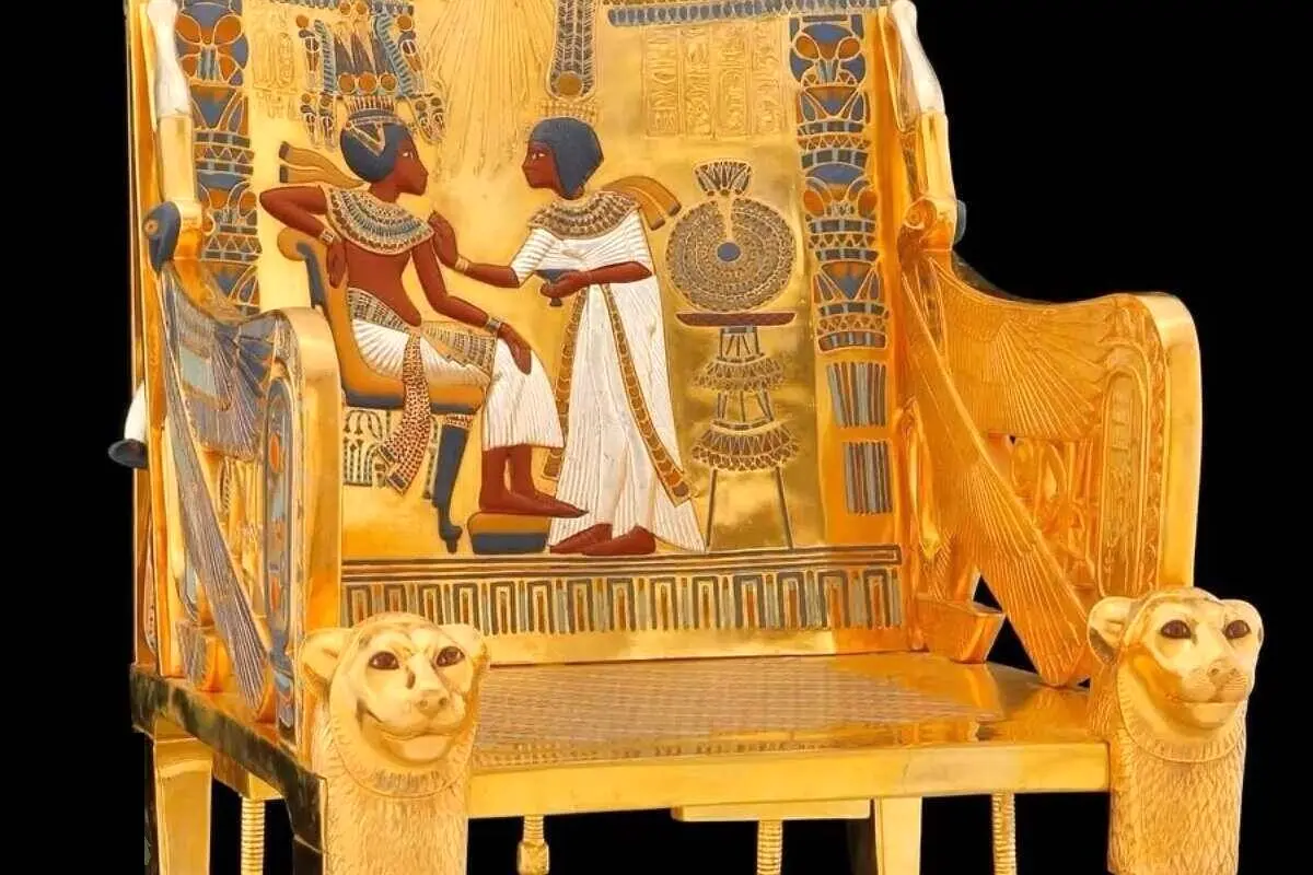 صندلی طلایی توت‌عنخ‌آمون؛ گنج ۳۳۰۰ ساله مصر که با طلا و عشق ساخته شد